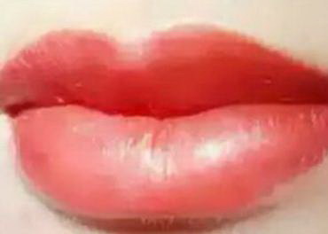 缩嘴唇手术前后图片_确认漂唇后嘴唇起泡的原因
