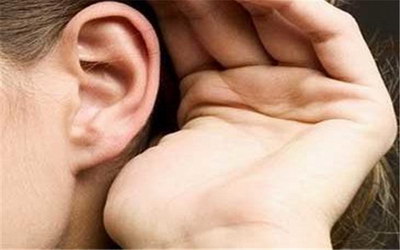 耳朵里面痛是什么原因引起的_耳朵不好看可以矫正吗